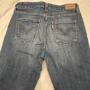 Levi’s Mid Rise Skinny 6M
